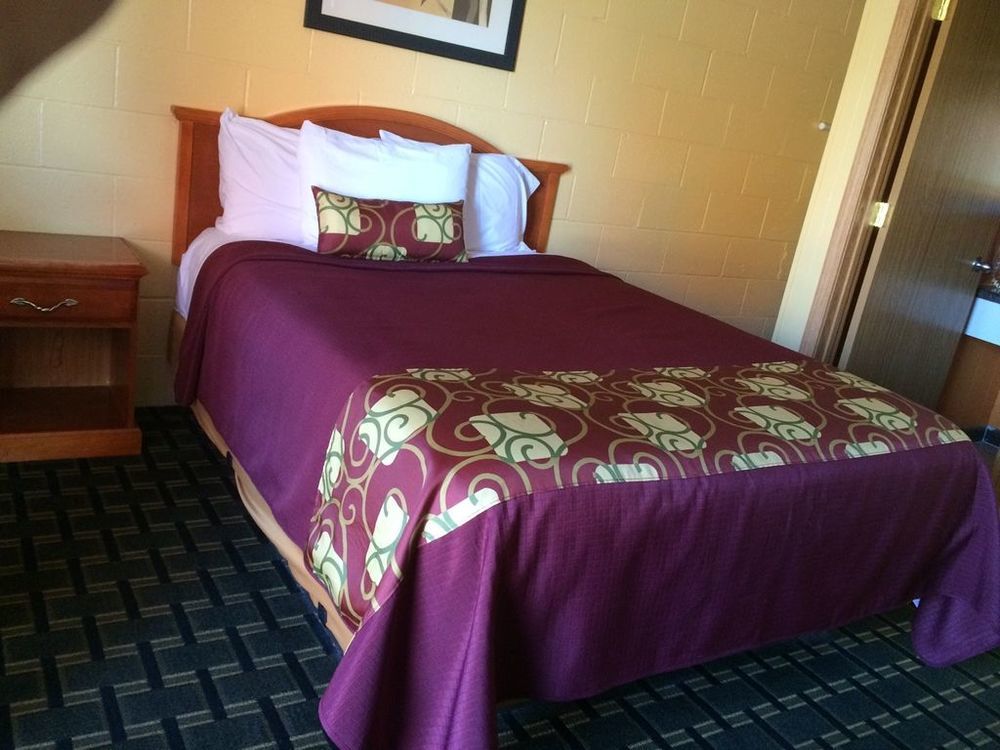 Sleep-Ees Inn, Saginaw & Frankenmuth Quarto foto