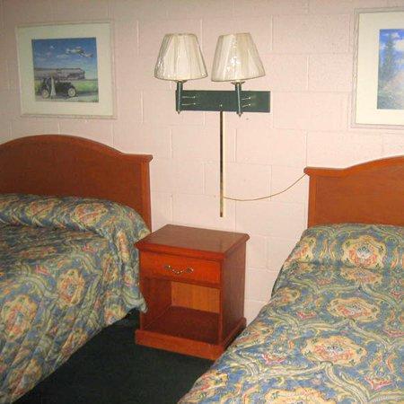 Sleep-Ees Inn, Saginaw & Frankenmuth Quarto foto